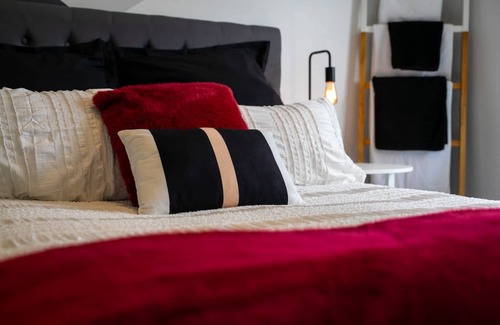 Lowburn House | Central Otago Getaway | Modern 2-Bed