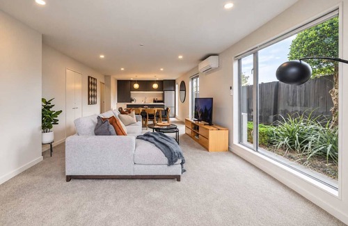 Christchurch Apartment | Central Richmond | Modern 3BR + Courtyard