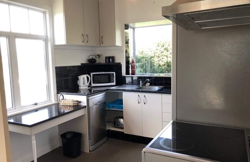Tauranga South House | Central & StylishTauranga Home with separate we flat option