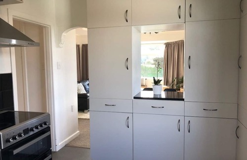 Tauranga South House | Central & StylishTauranga Home with separate we flat option