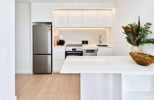 Te Aro Apartment | Central Te Aro 2BR with Balcony & Indoor Pool
