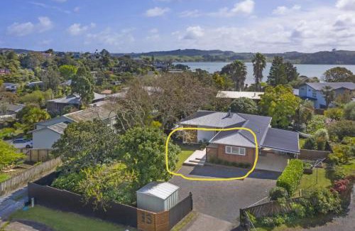 Raglan House | Chalet Sol