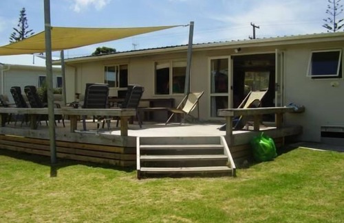 Waihi Beach House | Character beach bach