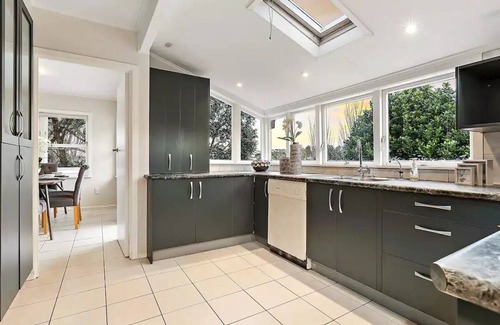 Greenlane - Ellerslie House | Character Parkside Retreat