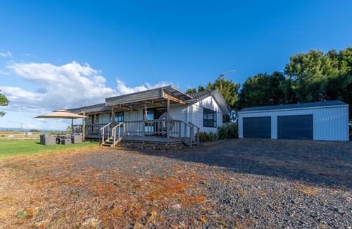 Kingseat House | Charming 3-Bedroom Farm Stay Cabin in Kingseat