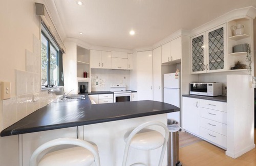 Mount Roskill House | Charming 3-Bedroom Home Parks & City Nearby