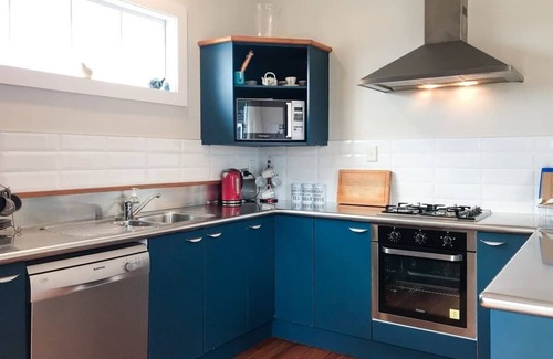 New Plymouth Cottage | Charming Cottage Near Pukekura Park