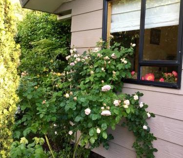 Rolleston House | Charming Country Paradise