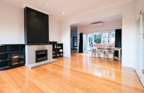 Epsom House | Charming Entire Greenlane House