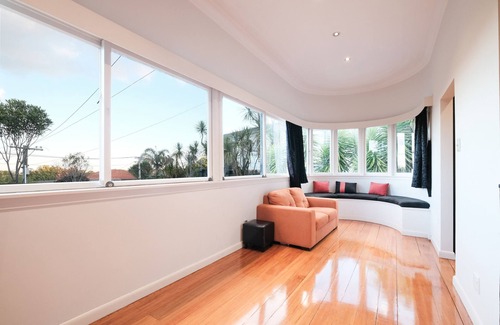 Epsom House | Charming Entire Greenlane House