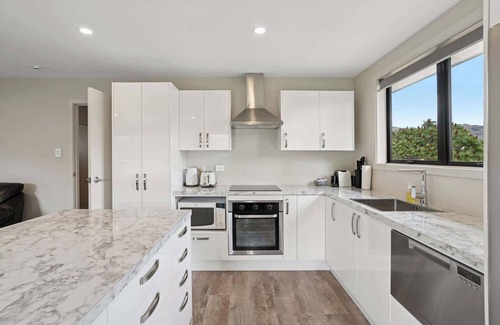 Lowburn House | Charming Oasis in Central Cromwell, NZ