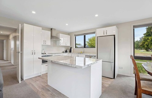 Lowburn House | Charming Oasis in Central Cromwell, NZ