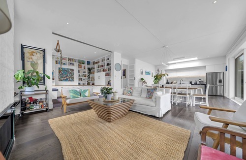 Devonport House | Cheltenham Beach Villa & Guest Studio