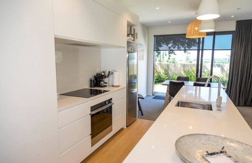 Frankton Apartment | ★Cherry Blossom Ave★Frankton-style and comfort