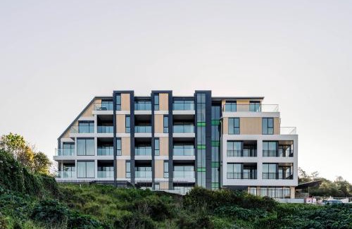 Epsom Apartment | Chic Designer Studio Steps from Newmarket