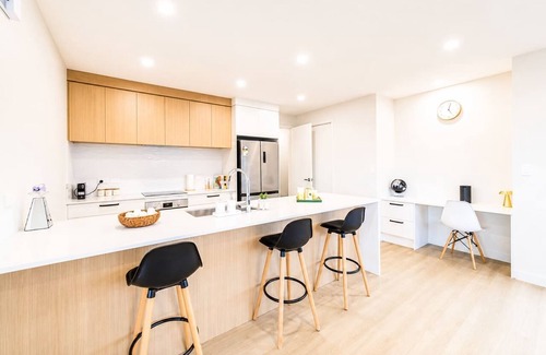 Hornby Apartment | Christchurch Stay | Hot Tub & Billiards | Sleeps 9