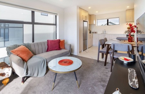 New Brighton Apartment | City Escape - Near New Brighton Beach & He Puna