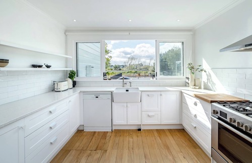 Martinborough House | Classic Contemporary Country Charm close to Town Centre