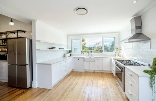 Martinborough House | Classic Contemporary Country Charm close to Town Centre