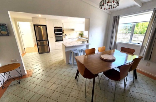 Whangarei Heads House | Classic NZ Bach on the Waterfront - Whangarei Heads