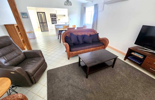 Whangarei Heads House | Classic NZ Bach on the Waterfront - Whangarei Heads