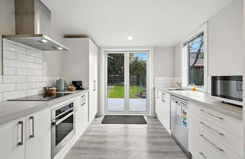 Sydenham Other | Classic Villa with Parking & Modern Comforts - Albemarle Villa