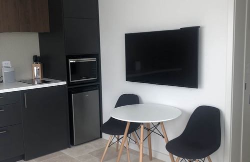 Mount Maunganui Apartment | Close to beach and downtown Mt Maunganui cricket and events.