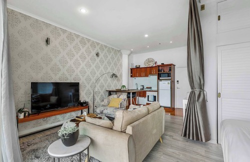 Auckland Central Business District Apartment | Close to Ferry! Viaduct Studio with a Balcony by Zodiak Stays