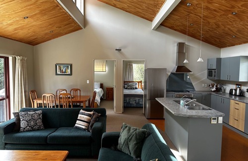 Kuratau House | Close to lake, 40 min to Whakapapa ski resort, all bed linen and towels included