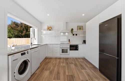 Taupo House | Close to Town & Lake