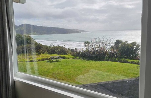 Ahipara House | Coastal Bach with Hot Outdoor Shower & Shipwreck Bay Surf & 90 Mile Beach Views