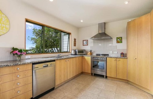 Oneroa House | Coastal Calm by Waiheke Pure