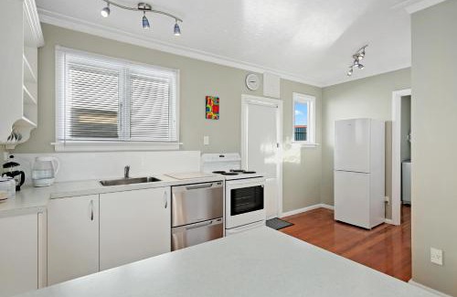 New Brighton House | Coastal City Retreat - New Brighton Accommodation