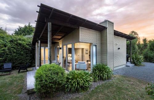 Te Awanga House | Coastal Cottage Retreat - Te Awanga Cottages