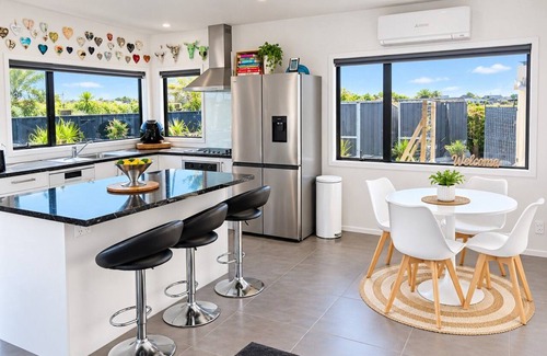 Whitianga House | Coastal Escape | Dogs, Boats & Sun