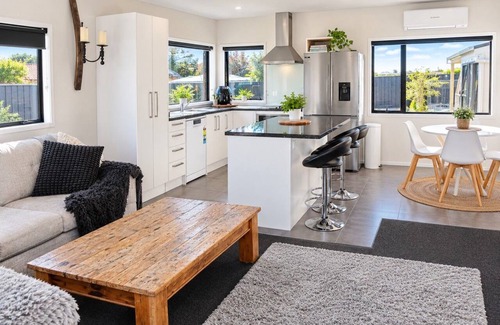 Whitianga House | Coastal Escape | Dogs, Boats & Sun