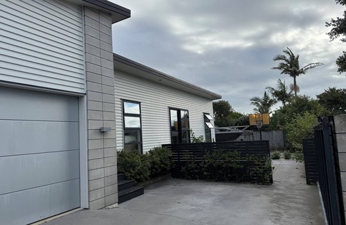 Papamoa Beach House | Coastal Family Retreat - Relax & Play at Papamoa Beach