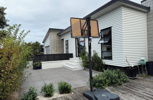Papamoa Beach House | Coastal Family Retreat - Relax & Play at Papamoa Beach