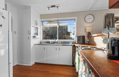 Waipu Cove House | Coastal Hideaway - Waipu Cove Holiday Home
