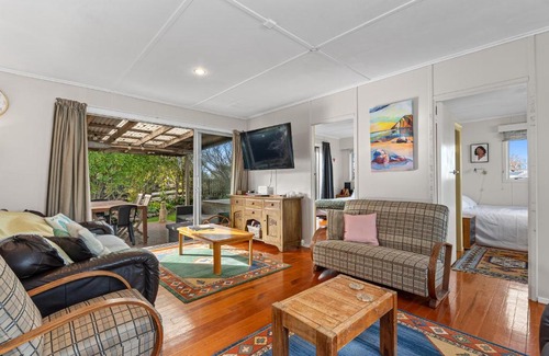 Waipu Cove House | Coastal Hideaway - Waipu Cove Holiday Home