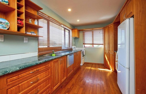 Kaikoura House | Coastal | Spacious | Mountain Views - KK21238