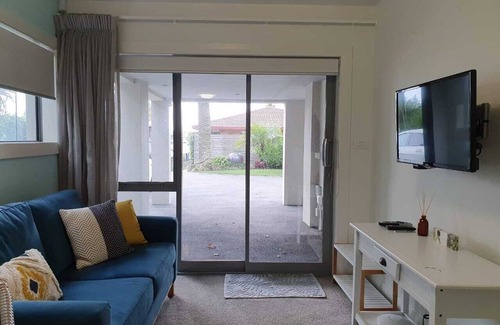 Mount Maunganui Villa | Coastal Studio - 1 minute to Town and Beach