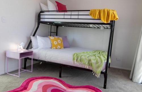 Phillipstown Apartment | Colour Burst Townhouse