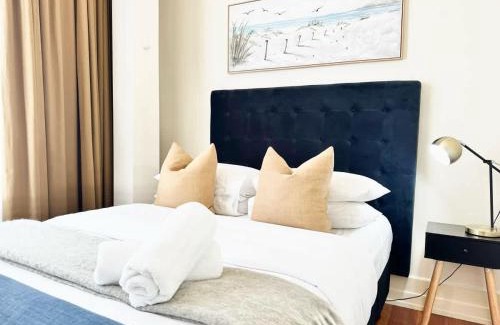 Auckland Central Business District Hotel | Comfort Studio Getaway with Pool and Gym