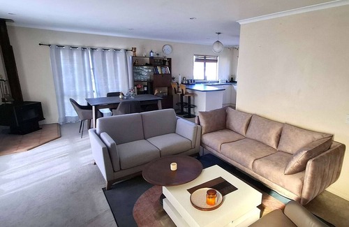 Auckland Apartment | Comfortable 3BDR home is Central New Lynn