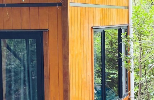 Sunshine Bay Cabin | Comfortable Cabin Rental for a Queenstown Holiday in New Zealand