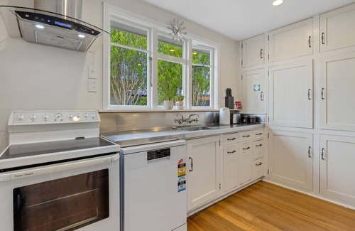 Russley House | Comfortable Character - Christchurch Holiday Home
