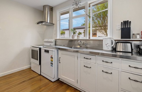 Russley House | Comfortable Character - Christchurch Holiday Home
