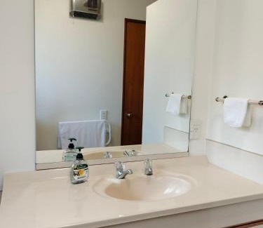 Avonhead House | Comfortable Double Bedroom near Christchurch Airport