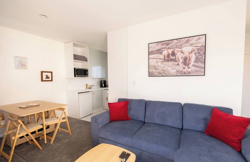 Christchurch Apartment | Comfortable in Central Christchurch + Park Views